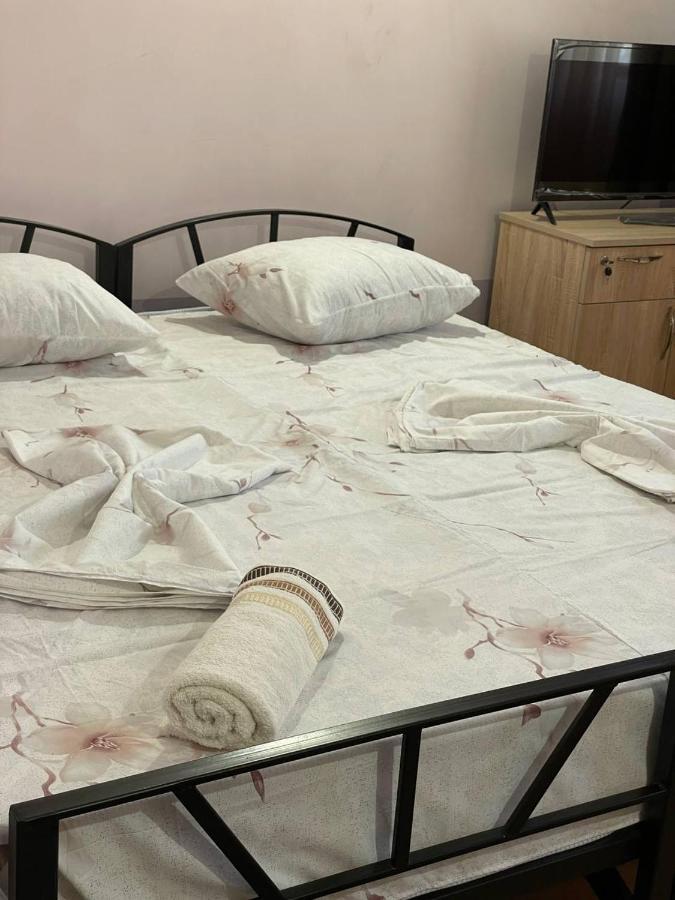 יירבאן Alem Hotel מראה חיצוני תמונה