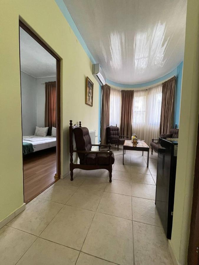 יירבאן Alem Hotel מראה חיצוני תמונה