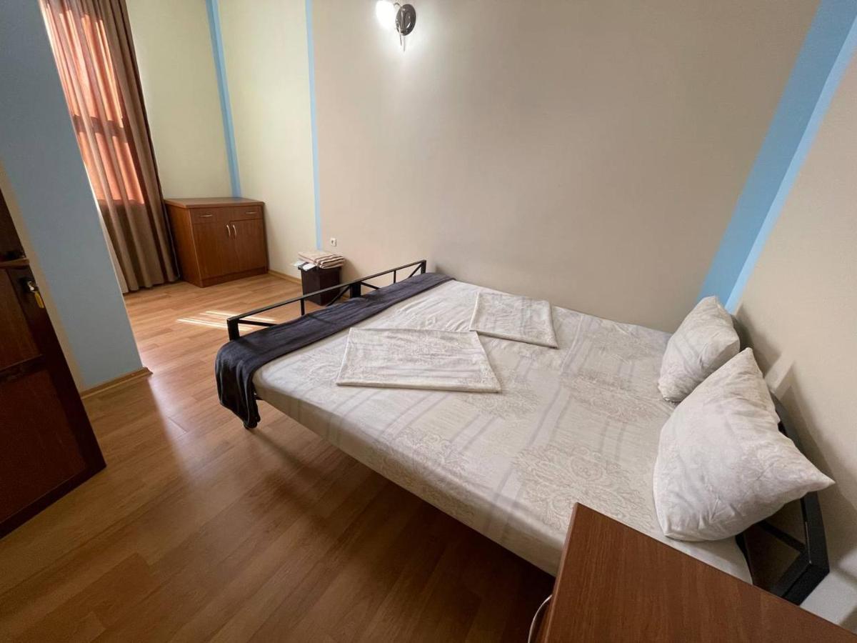 יירבאן Alem Hotel מראה חיצוני תמונה