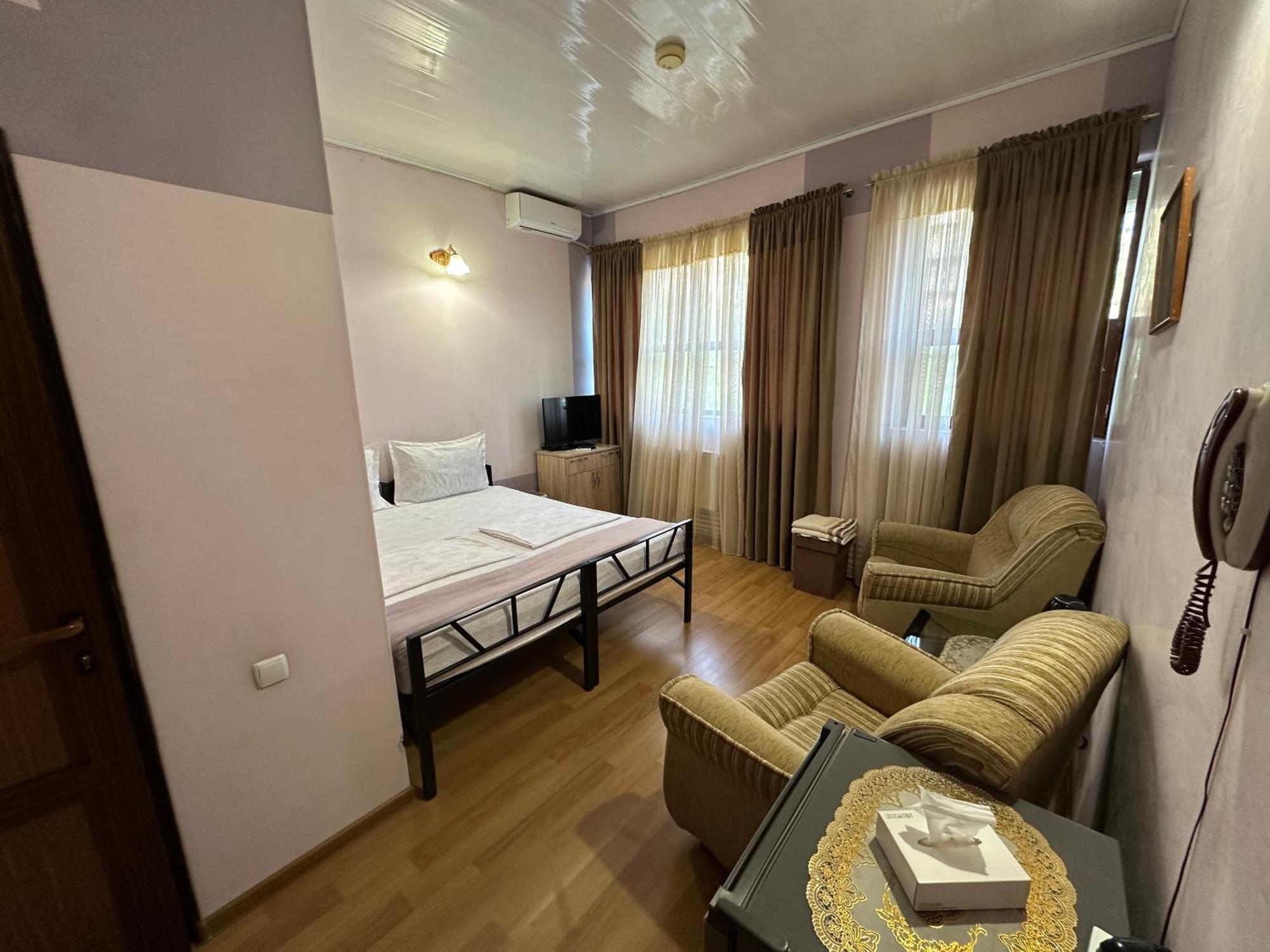 יירבאן Alem Hotel מראה חיצוני תמונה