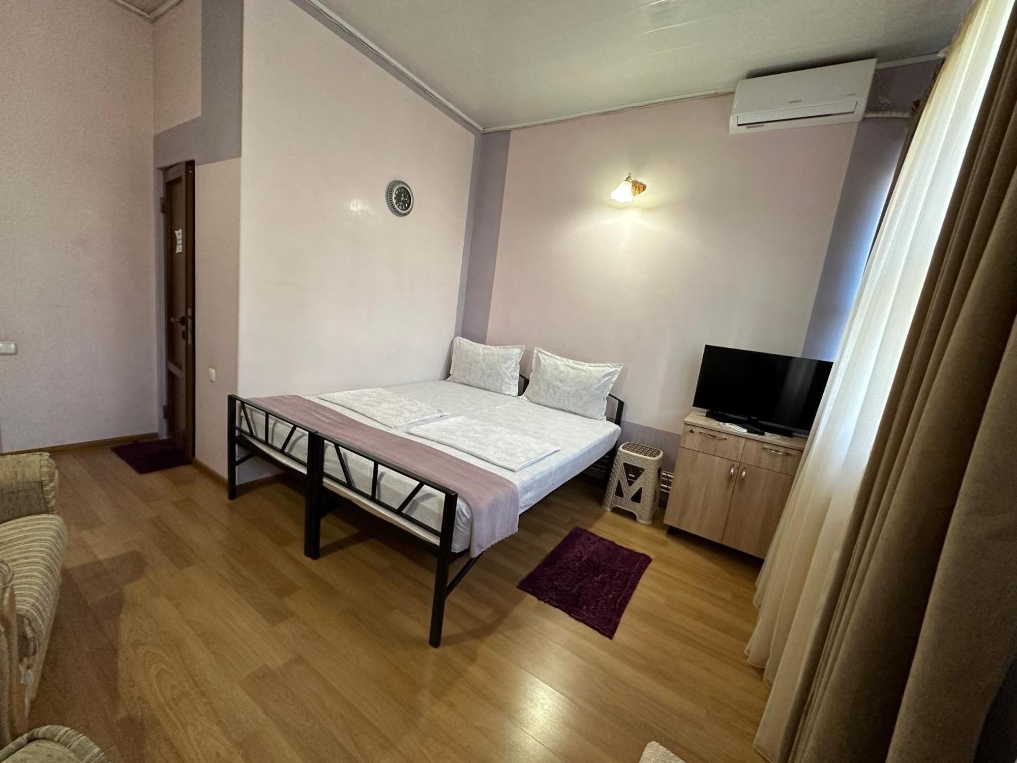 יירבאן Alem Hotel מראה חיצוני תמונה