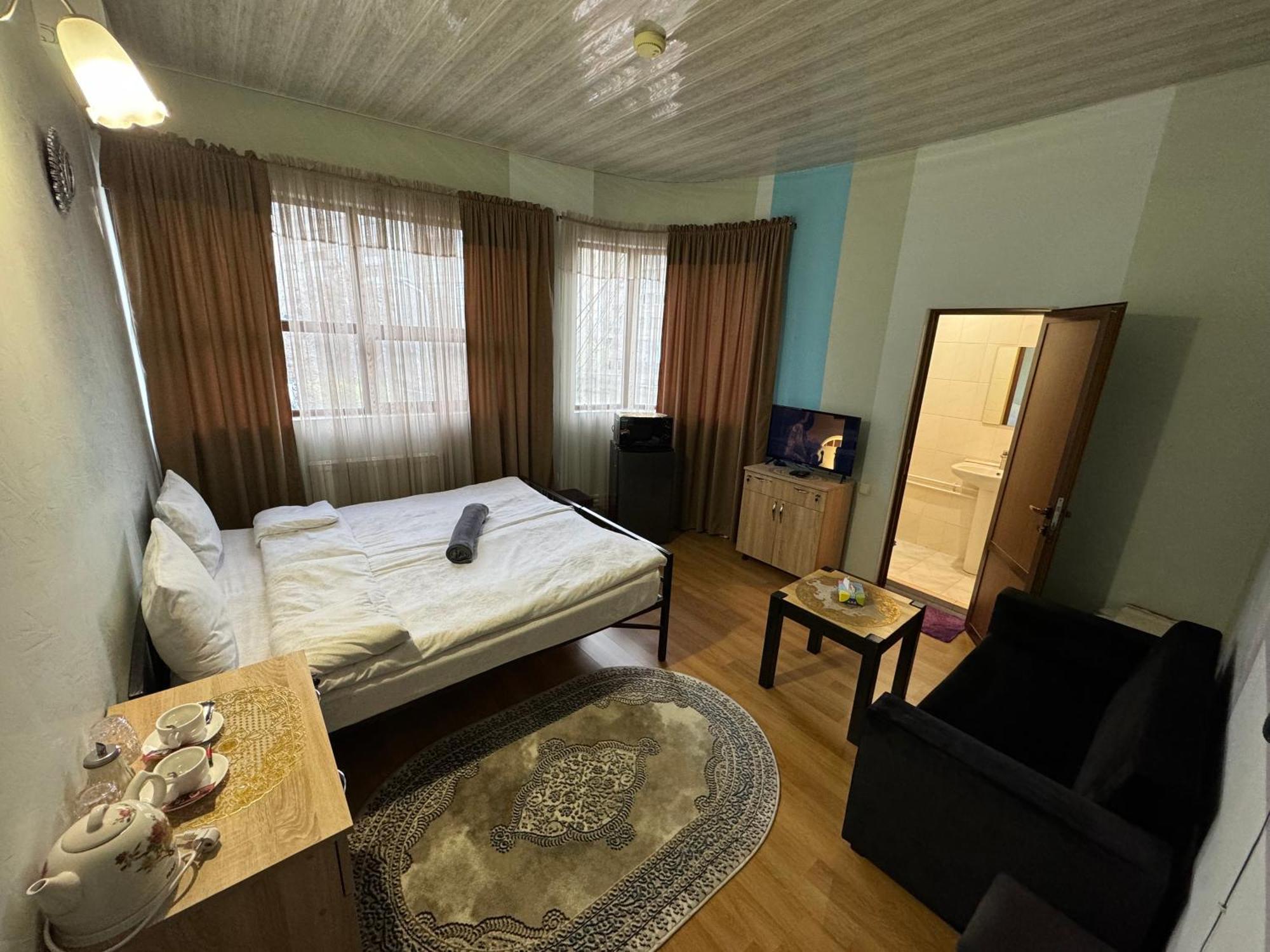 יירבאן Alem Hotel מראה חיצוני תמונה
