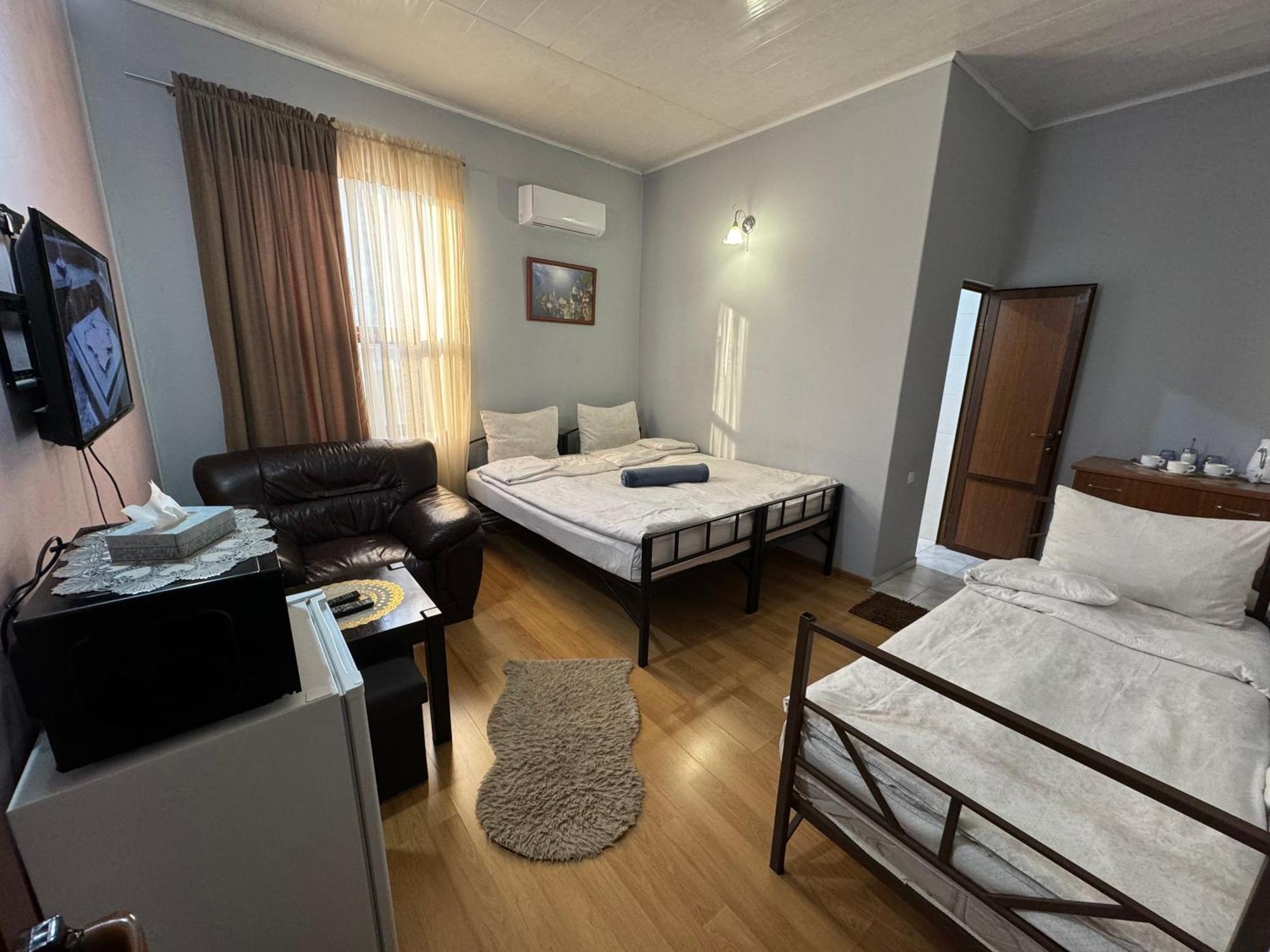 יירבאן Alem Hotel מראה חיצוני תמונה