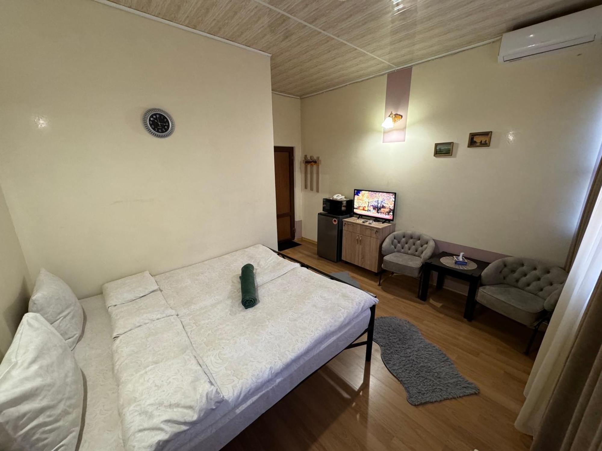 יירבאן Alem Hotel מראה חיצוני תמונה