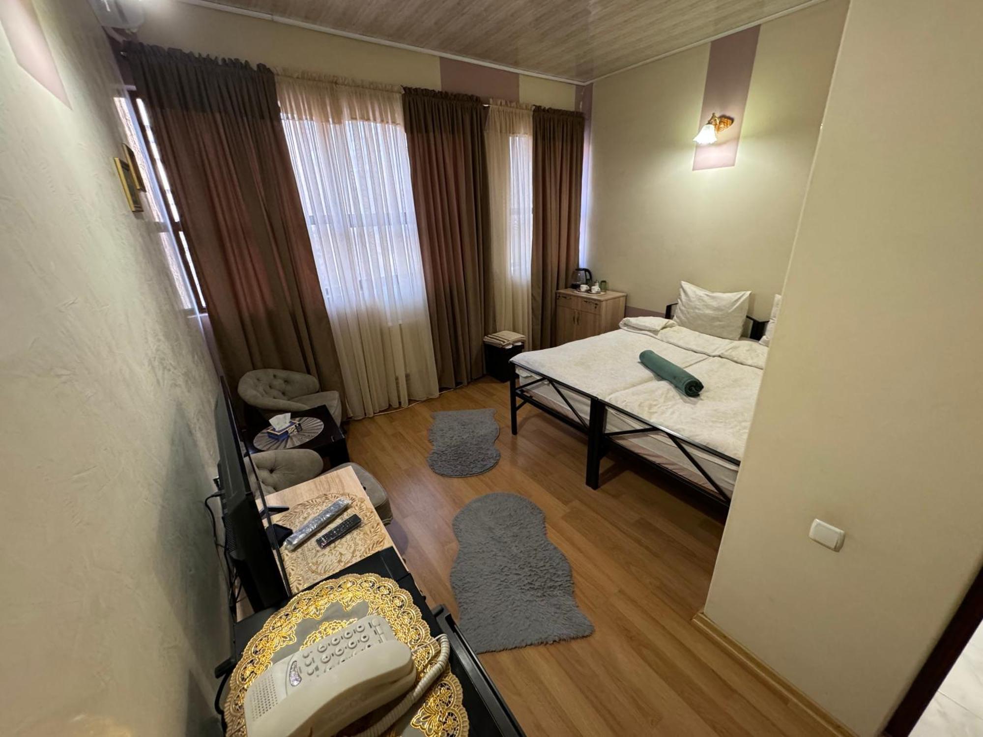 יירבאן Alem Hotel מראה חיצוני תמונה
