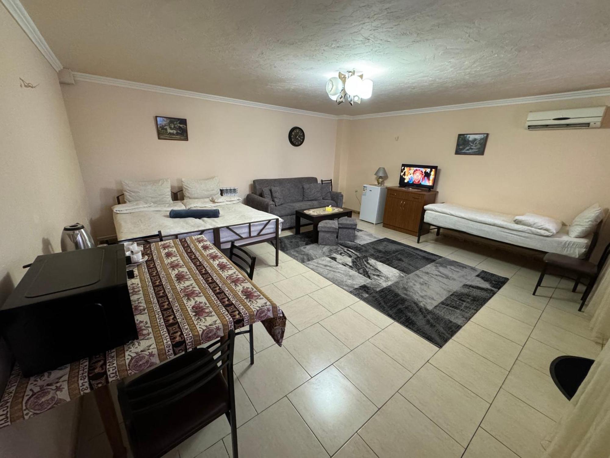 יירבאן Alem Hotel מראה חיצוני תמונה